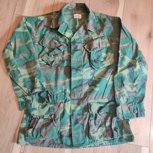 Vintage 1969 Vietnam Slant Pocket ERDL Camo Poplin Jungle Jacket Small Regular
